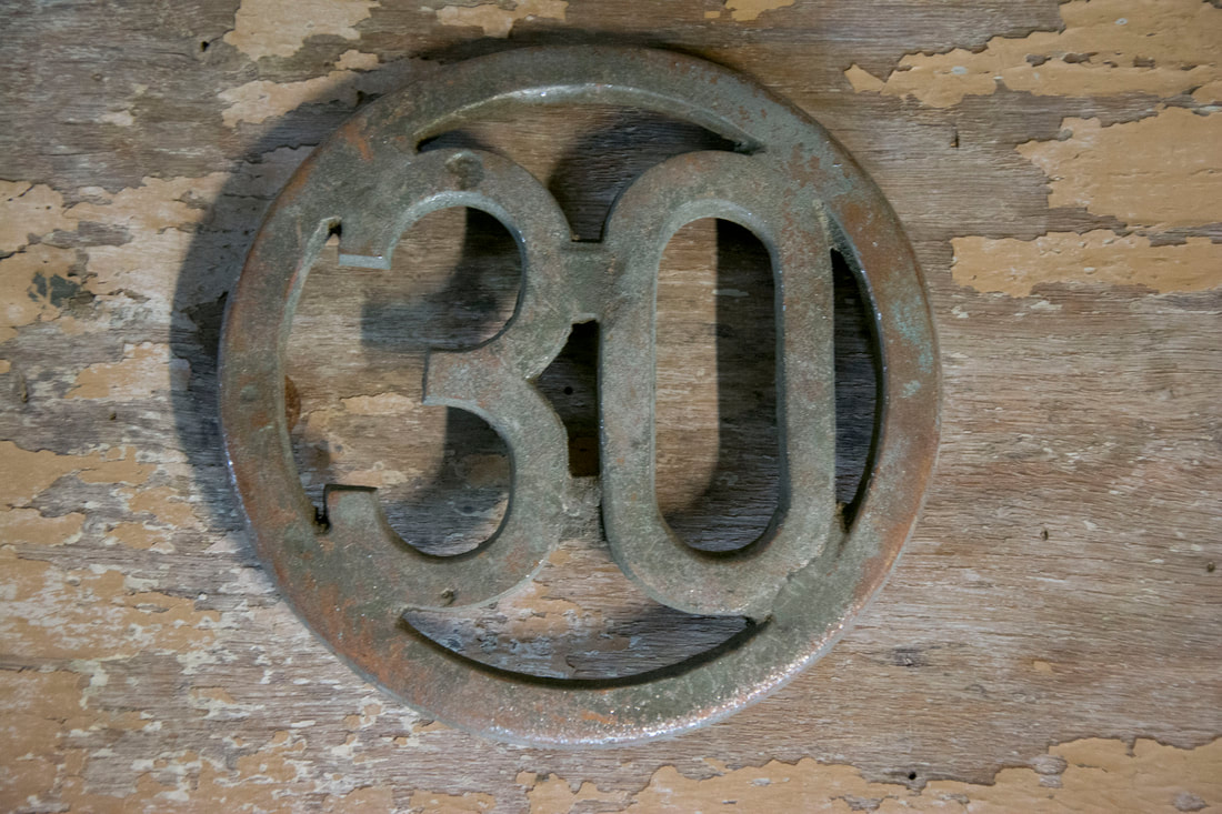 Ronde, metalen huisnummers, huisnummer 15, huisnummer 30, huisnummer 3, huisnummer 9, huisnummer 60